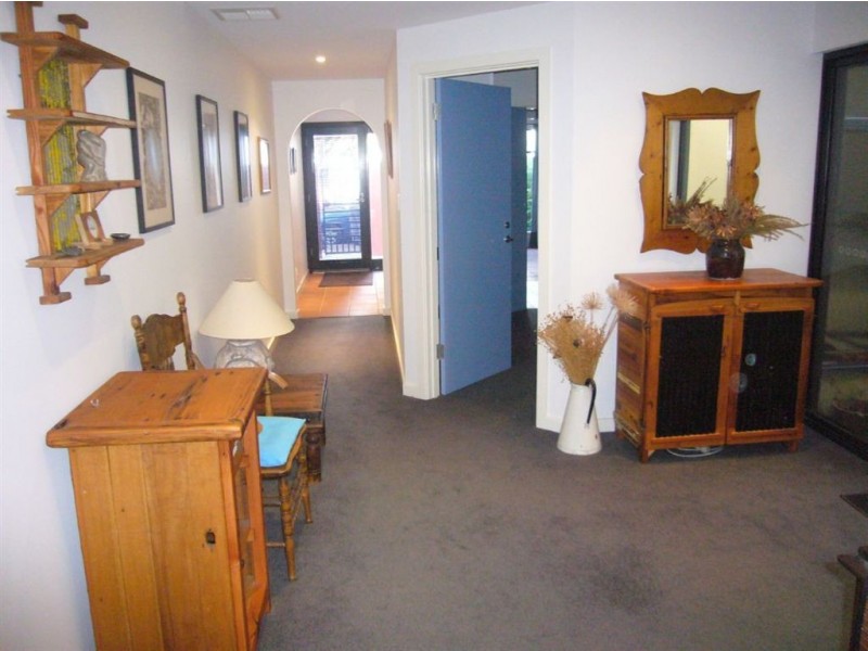 5 Esplanade, Victor Harbor SA 5211