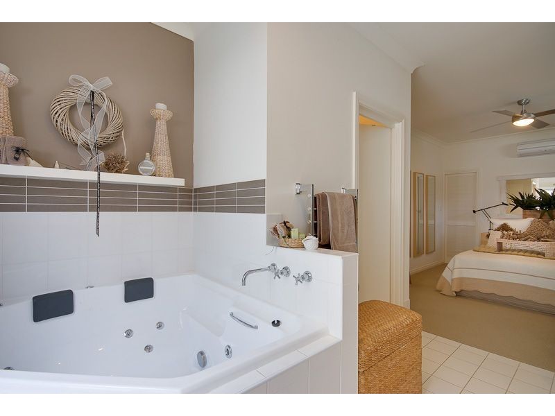 32 Russell Street, Encounter Bay SA 5211