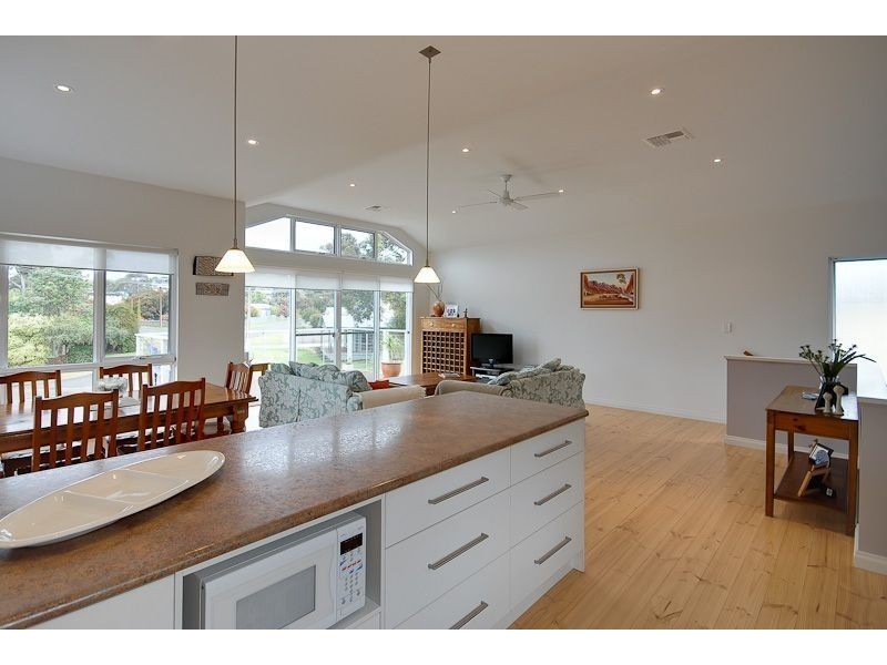 18 Whalers Road, Encounter Bay SA 5211