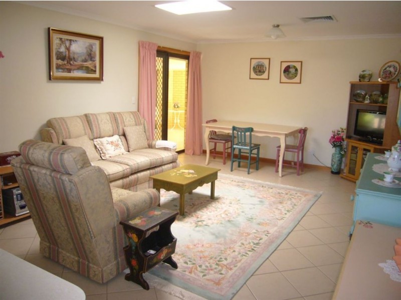 37 Renown Avenue, Victor Harbor SA 5211