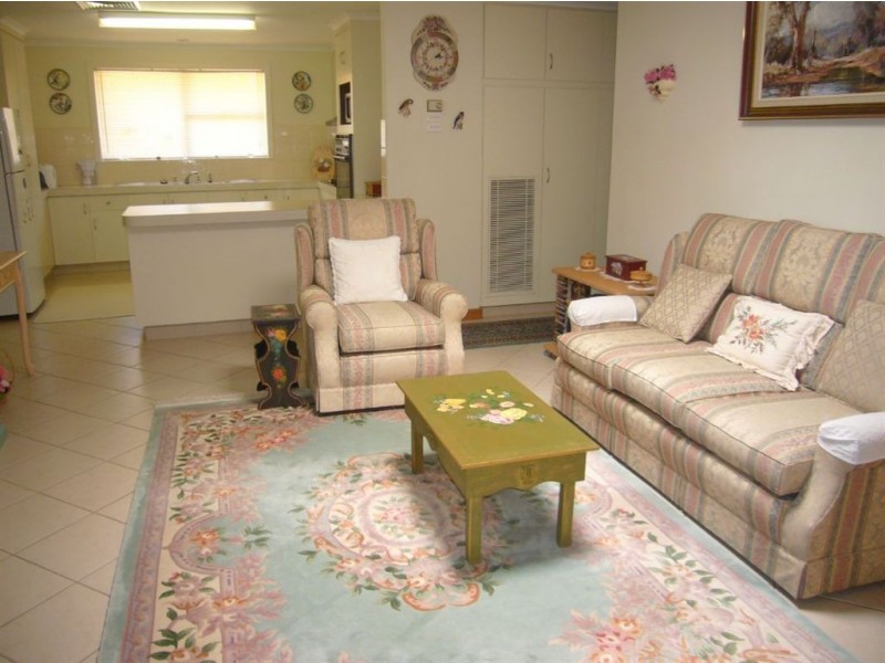 37 Renown Avenue, Victor Harbor SA 5211