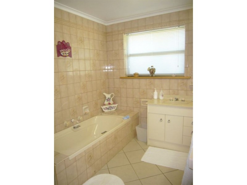 37 Renown Avenue, Victor Harbor SA 5211