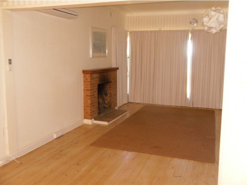 8 Bridge Tce, Victor Harbor SA 5211