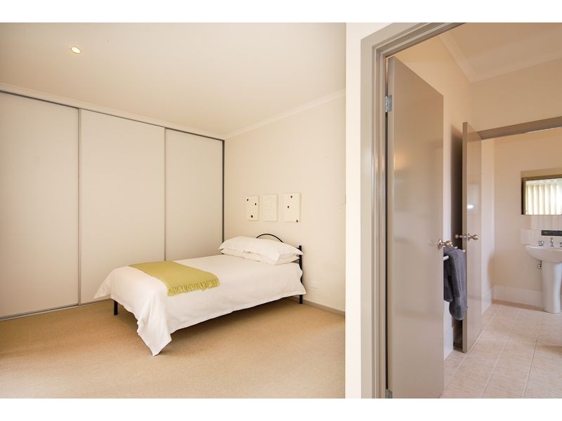 28 High Street, Victor Harbor SA 5211