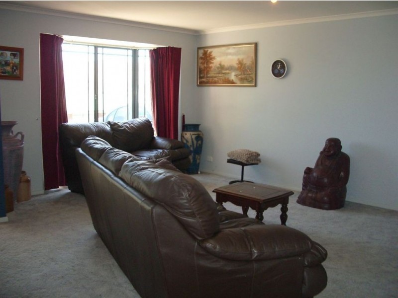 4 Yates Ave, Hayborough SA 5211
