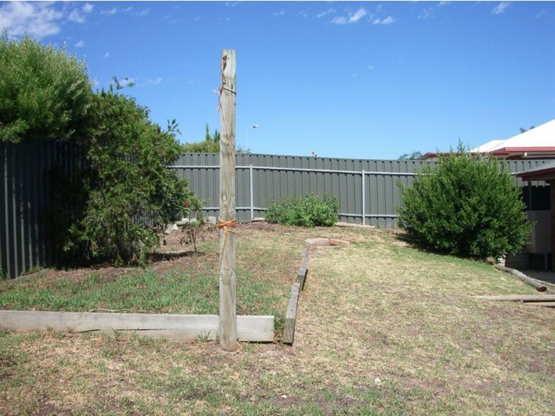 4 Yates Ave, Hayborough SA 5211
