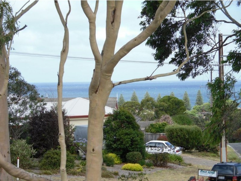 9 Warland Ave, Victor Harbor SA 5211