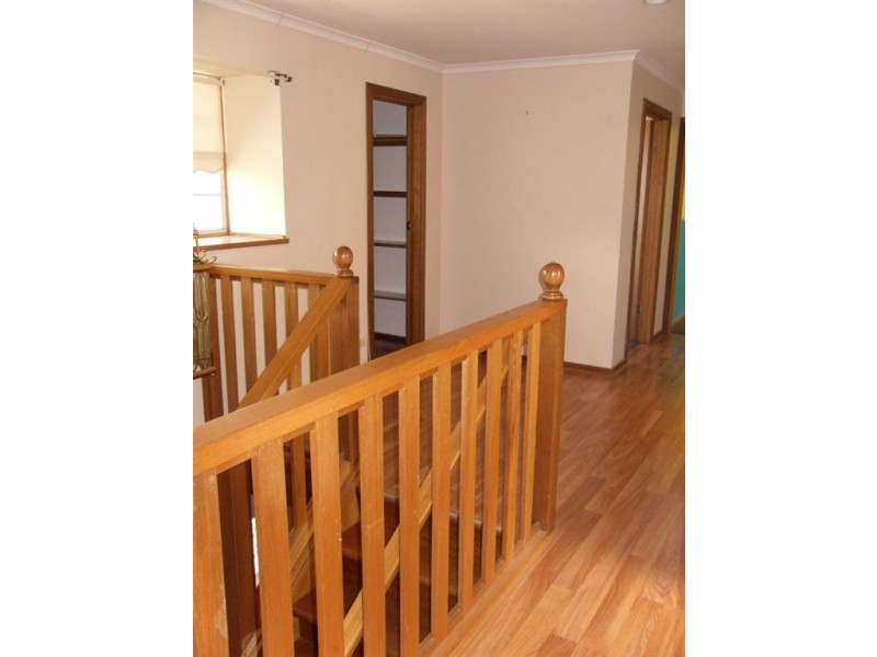 9 Warland Ave, Victor Harbor SA 5211