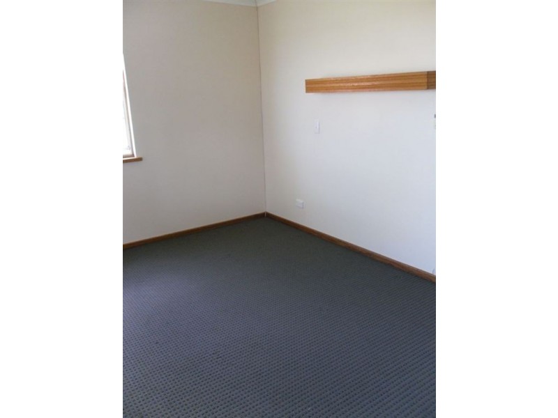 9 Warland Ave, Victor Harbor SA 5211