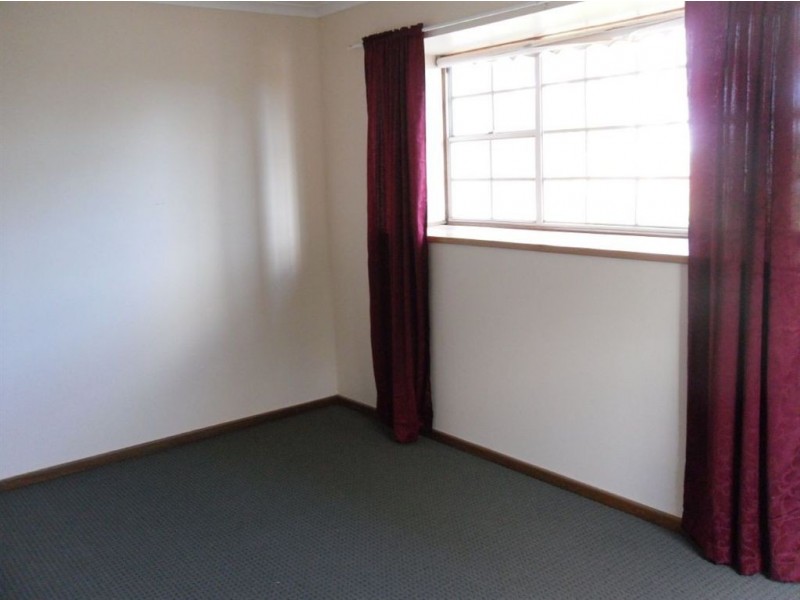 9 Warland Ave, Victor Harbor SA 5211