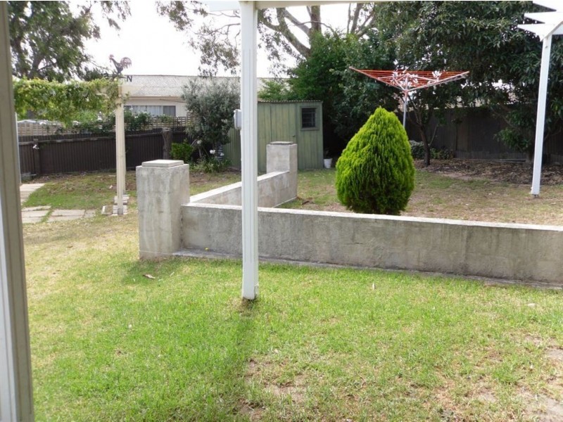 9 Warland Ave, Victor Harbor SA 5211