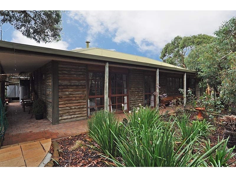 18 Altman Ave, Victor Harbor SA 5211