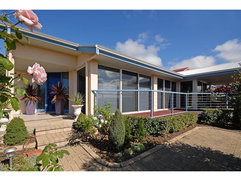 11 Laurie Avenue, Encounter Bay SA 5211