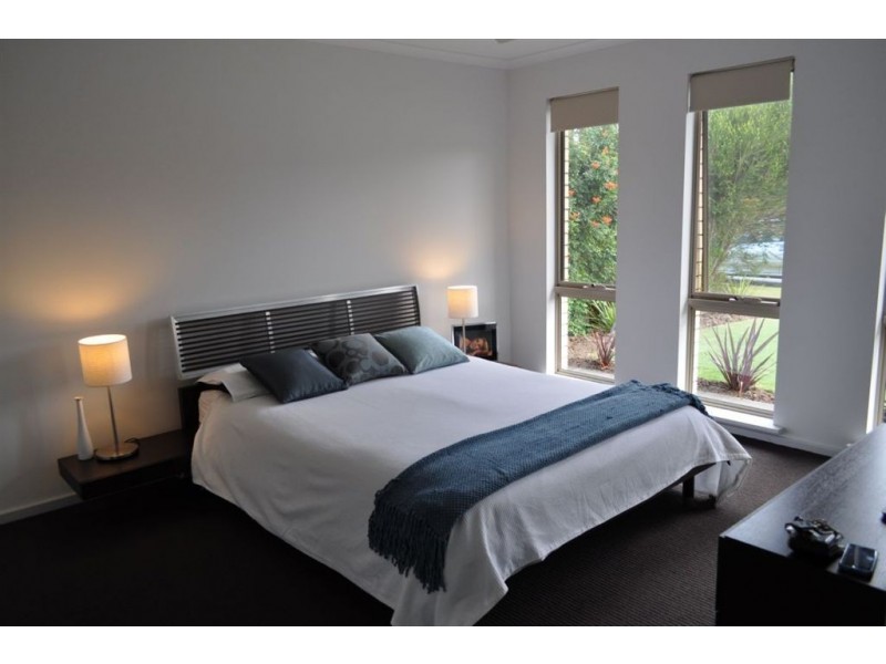 18 Coromandel Drive, Mccracken SA 5211