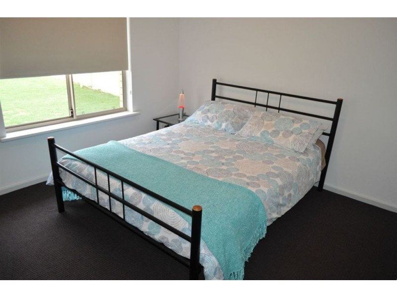 18 Coromandel Drive, Mccracken SA 5211