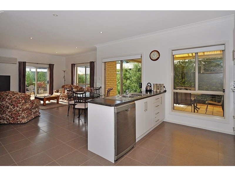 8 Jeffery Drive, Encounter Bay SA 5211