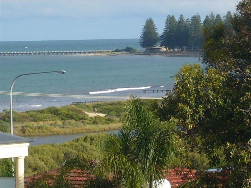 33 The Crescent, Victor Harbor SA 5211