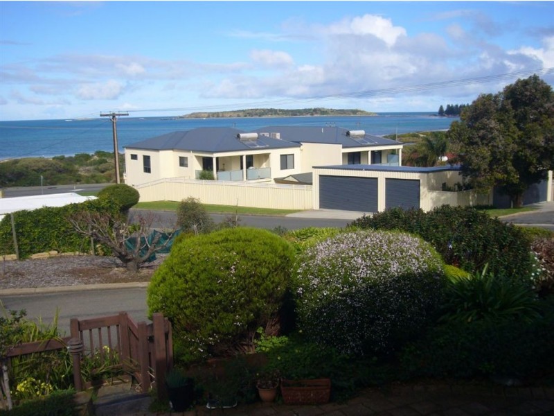 33 The Crescent, Victor Harbor SA 5211