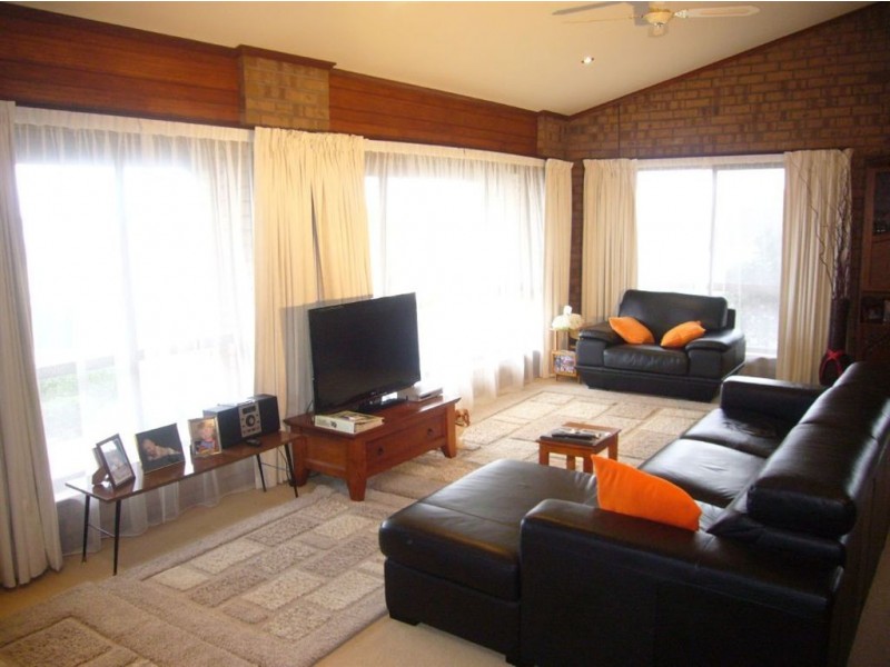 33 The Crescent, Victor Harbor SA 5211