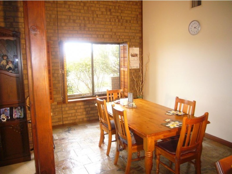 33 The Crescent, Victor Harbor SA 5211