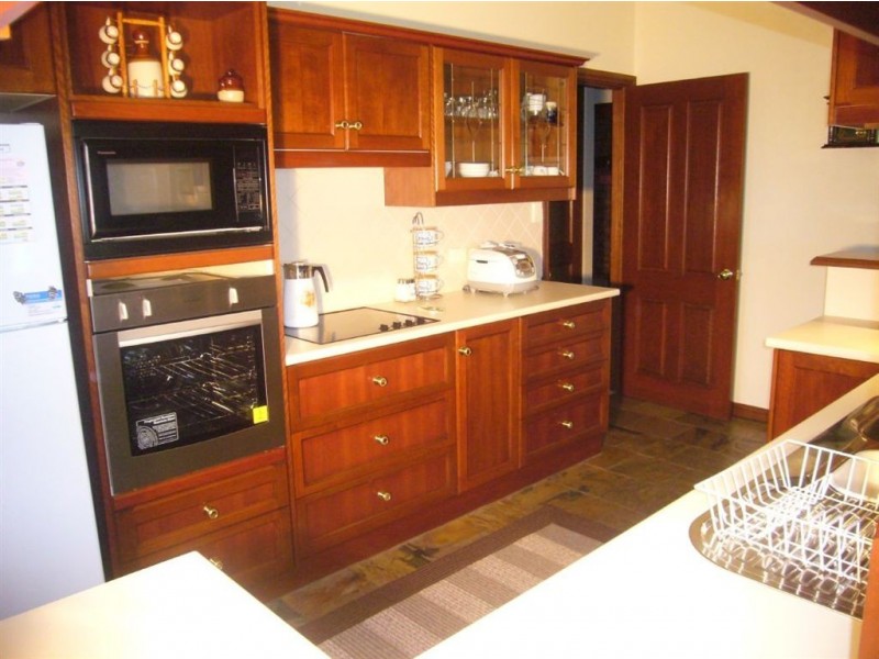 33 The Crescent, Victor Harbor SA 5211