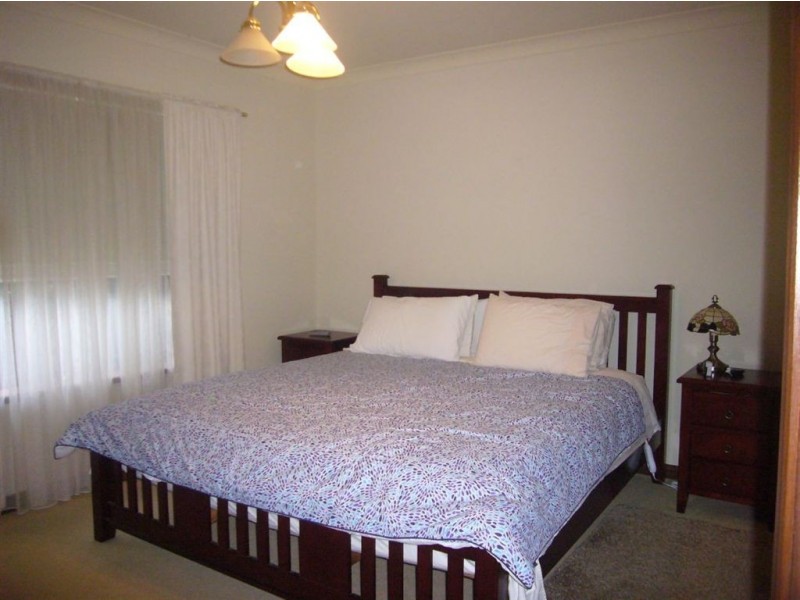 33 The Crescent, Victor Harbor SA 5211