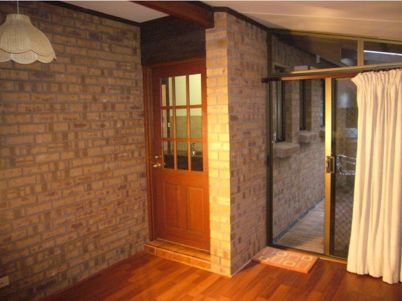 33 The Crescent, Victor Harbor SA 5211