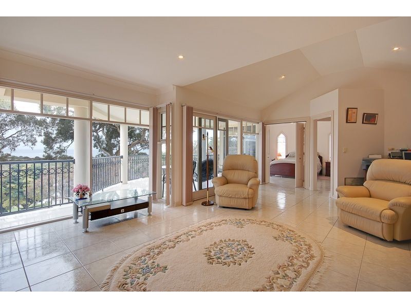 4 Fernbank Road, Victor Harbor SA 5211