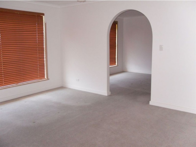 37 Renown Avenue, Victor Harbor SA 5211