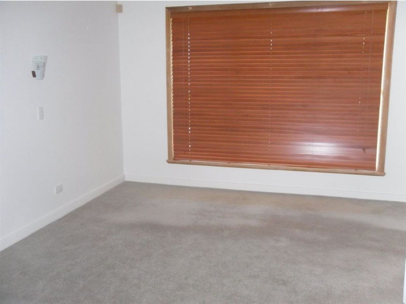 37 Renown Avenue, Victor Harbor SA 5211