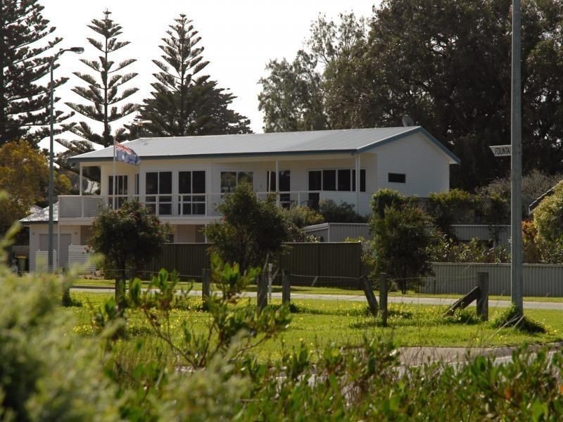 4 Fountain Avenue, Encounter Bay SA 5211