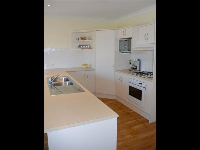 4 Fountain Avenue, Encounter Bay SA 5211