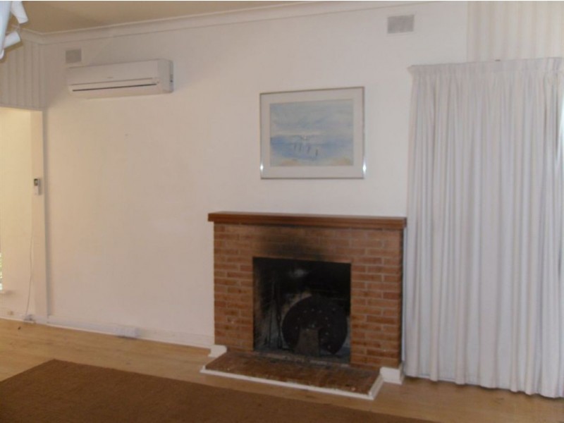 8 Bridge Tce, Victor Harbor SA 5211