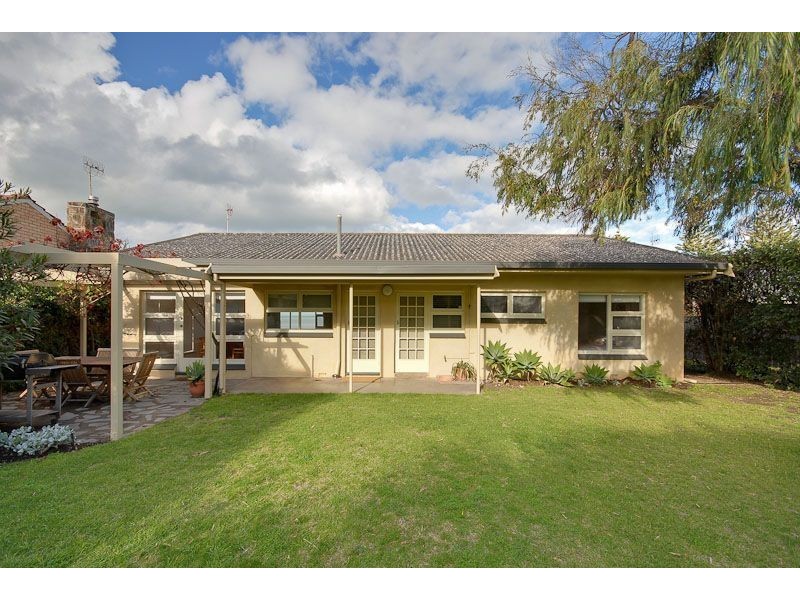 8 Bridge Tce, Victor Harbor SA 5211