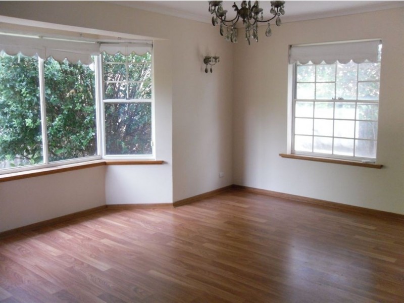 9 Warland Ave, Victor Harbor SA 5211