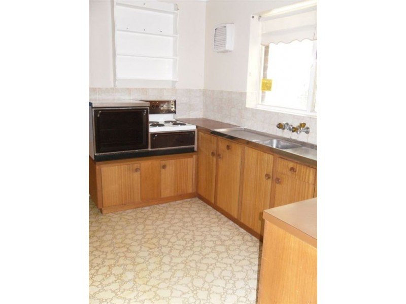 9 Warland Ave, Victor Harbor SA 5211