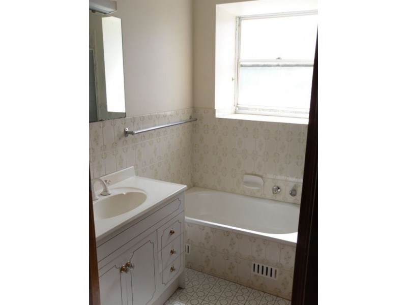 9 Warland Ave, Victor Harbor SA 5211