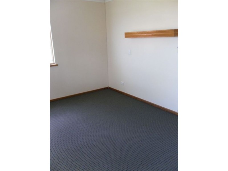 9 Warland Ave, Victor Harbor SA 5211