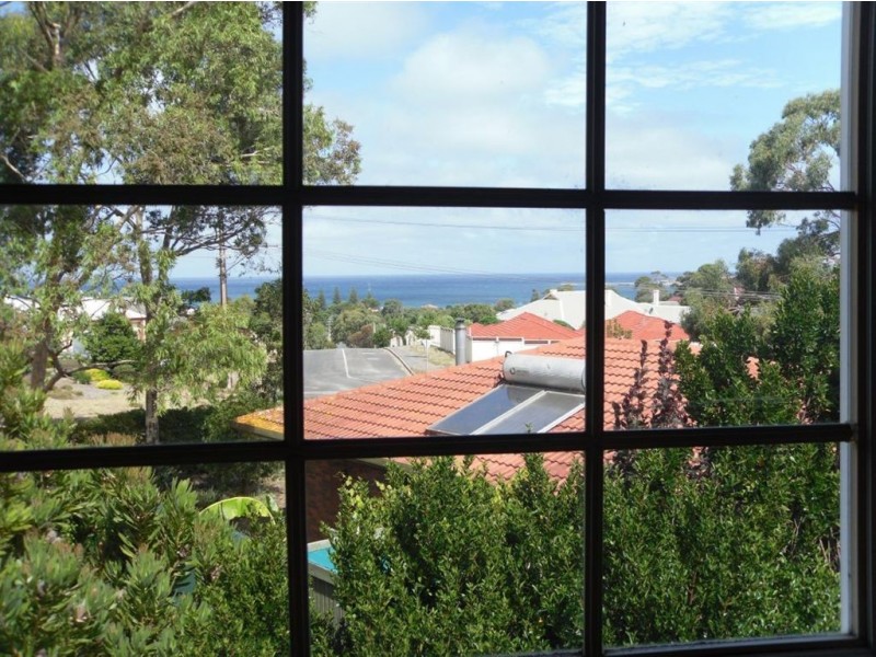 9 Warland Ave, Victor Harbor SA 5211