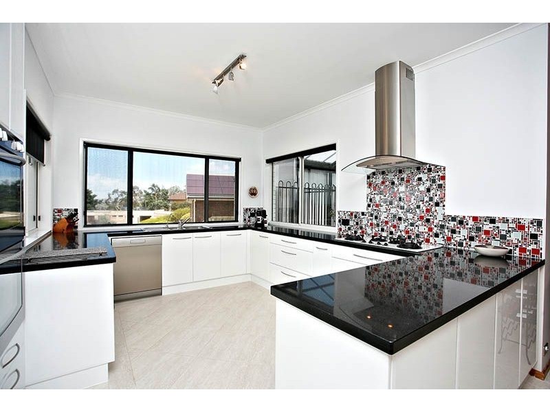 2 Edzell Court, Victor Harbor SA 5211