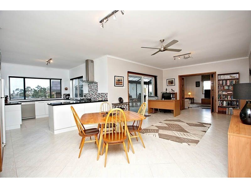 2 Edzell Court, Victor Harbor SA 5211