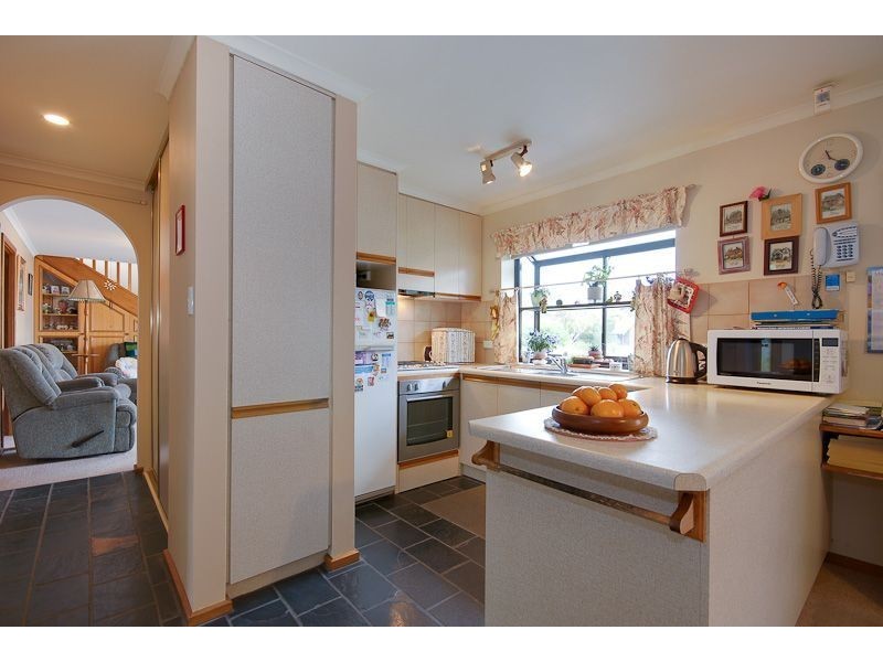 102 Albatross Avenue, Hayborough SA 5211