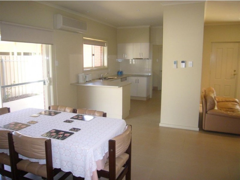 14 Little Hinkler Street, Victor Harbor SA 5211