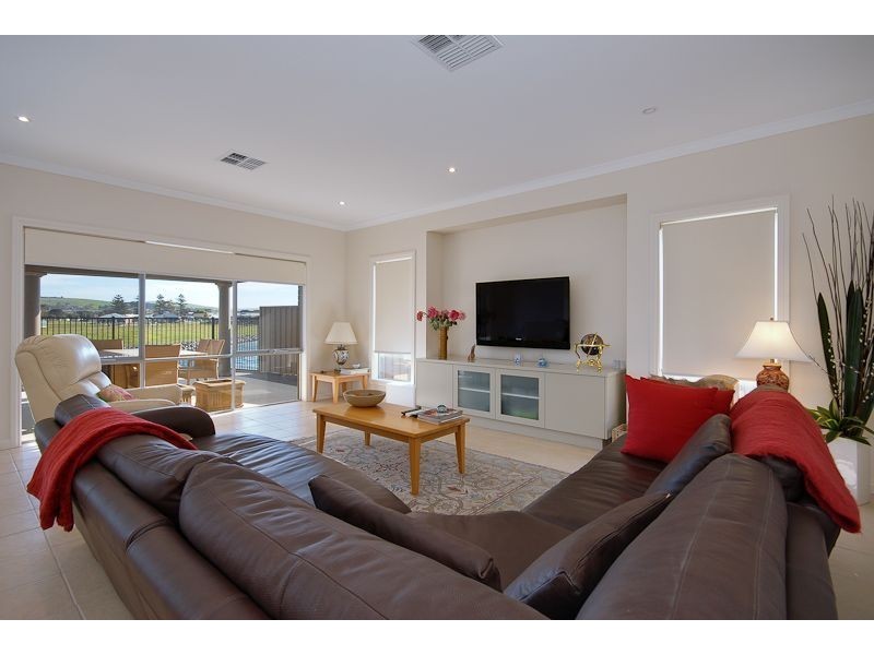2 Strathmore Court, Victor Harbor SA 5211
