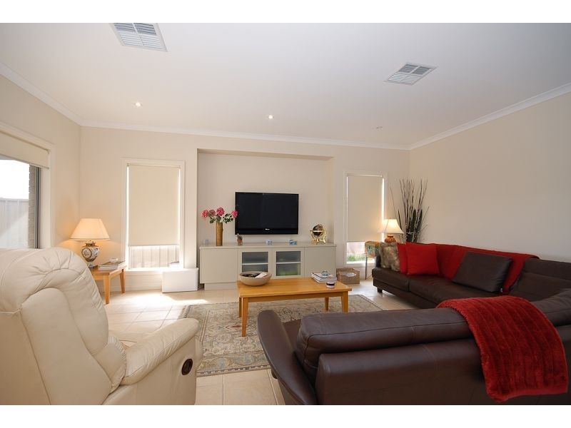 2 Strathmore Court, Victor Harbor SA 5211