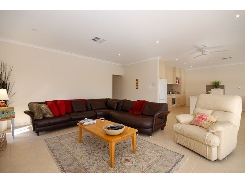 2 Strathmore Court, Victor Harbor SA 5211