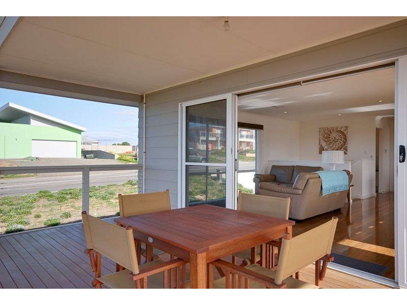 2 Hero Avenue, Middleton SA 5213