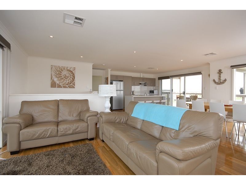 2 Hero Avenue, Middleton SA 5213