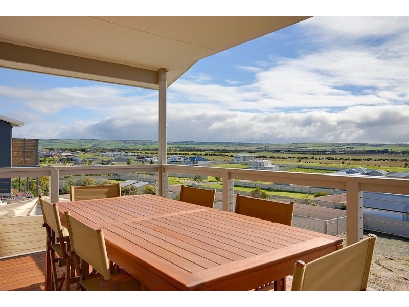 2 Hero Avenue, Middleton SA 5213