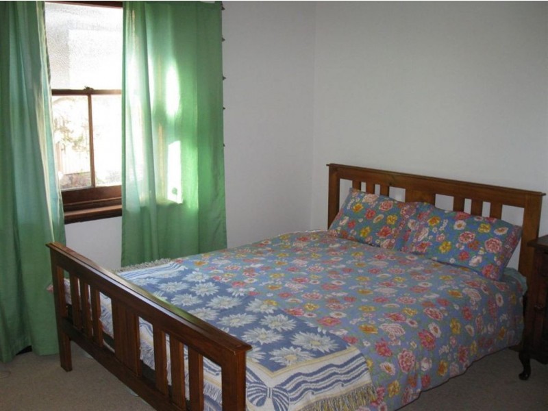 129 Hindmarsh Rd, Victor Harbor SA 5211